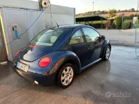 Usata VW New Beetle 102 CV (75 kW) 2005 Blu Utilitaria