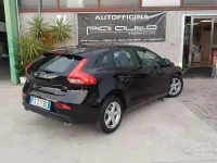 Usata Volvo V40 R-Design 120 CV (88 kW) 2018 Nero Berlina
