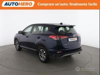 Usata Toyota RAV4 Hybrid Active 154 CV (113 kW) 2017 Blu SUV