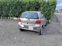 Usata Toyota Yaris 65 CV (47 kW) 2004 Grigio Utilitaria