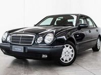 Usata Mercedes E200 Elegance 186 CV (136 kW) 1998 Nero Berlina