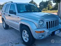 Usata Jeep Cherokee Sport 143 CV (105 kW) 2002 Grigio SUV