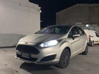 Usata Ford Fiesta 95 CV (69 kW) 2016 Grigio Utilitaria