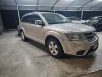 Käytetty Fiat Freemont 140 HP (102 kW) 2011 Hopea Katumaasturi