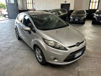 Usata Ford Fiesta Titanium 70 CV (51 kW) 2011 Grigio Utilitaria