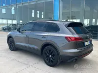 Usata VW Touareg Style 231 CV (169 kW) 2020 Grigio SUV