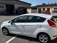 Usata Ford Fiesta 71 CV (52 kW) 2012 Bianco Utilitaria