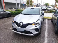 Usata Renault Captur 101 CV (74 kW) 2022 Grigio SUV
