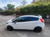 Usata Ford Fiesta 100 CV (73 kW) 2015 Bianco Utilitaria