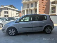 Usata Renault Grand Scénic II 106 CV (77 kW) 2006 Grigio Monovolume
