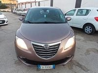 Usata Lancia Ypsilon Platinum 69 CV (50 kW) 2015 Viola Utilitaria