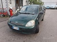 Usata Toyota Yaris 65 CV (47 kW) 2004 Verde Utilitaria