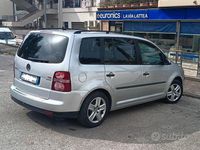 Usata VW Touran 150 CV (110 kW) 2010 Grigio Monovolume
