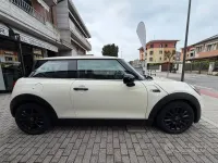 Usata Mini ONE 75 CV (55 kW) 2018 Beige Utilitaria