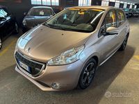 Usata Peugeot 208 Allure 82 CV (60 kW) 2014 Viola Utilitaria