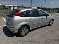 Usata Ford Focus Ghia 116 CV (85 kW) 2004 Argento Berlina