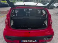 Usata Peugeot 107 Active 68 CV (50 kW) 2010 Rosso Utilitaria