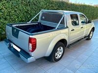 Usata Nissan Navara 171 CV (125 kW) 2006 Grigio Pick-up