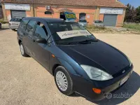 Usata Ford Focus Ambiente 90 CV (66 kW) 2001 Blu Station wagon