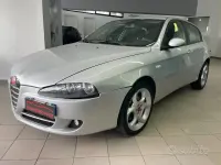 Usata Alfa Romeo 147 120 CV (88 kW) 2007 Grigio Utilitaria