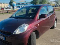 Usata Daihatsu Sirion HIRO 69 CV (50 kW) 2011 Rosso Utilitaria