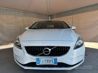 Usata Volvo V40 R-Design Momentum 120 CV (88 kW) 2017 Bianco Berlina
