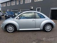 Usata VW New Beetle 105 CV (77 kW) 2006 Grigio Utilitaria