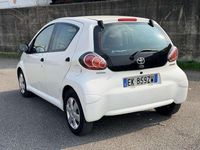 Usata Toyota Aygo 68 CV (50 kW) 2011 Bianco Utilitaria