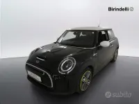 Usata Mini Cooper SE 75 kW (102 CV) 2022 Midnight black metallizzato Utilitaria