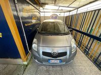 Usata Toyota Yaris 87 CV (63 kW) 2006 Argento Berlina