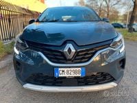 Usata Renault Captur Techno 100 CV (73 kW) 2023 Grigio SUV