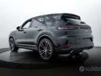 Nuova Porsche Cayenne 353 CV (259 kW) 2026 Nero SUV