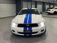 Usata Ford Mustang 309 CV (227 kW) 2011 Bianco Coupé