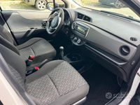 Usata Toyota Yaris Active 69 CV (50 kW) 2012 Bianco Utilitaria