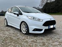 Usata Ford Fiesta ST 182 CV (133 kW) 2015 Bianco Berlina