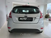 Usata Ford Fiesta 82 CV (60 kW) 2010 Grigio Utilitaria