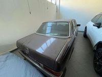 Usata Mercedes 240 72 CV (52 kW) 1984 Marrone Berlina