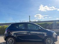 Usata Lancia Ypsilon Gold 95 CV (69 kW) 2017 Blu Utilitaria