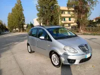 Usata Lancia Musa 95 CV (69 kW) 2011 Grigio Monovolume