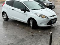 Usata Ford Fiesta 68 CV (50 kW) 2009 Bianco Berlina