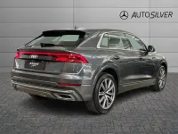 Usata Audi Q8 340 CV (250 kW) 2021 Grigio / metallizzato SUV
