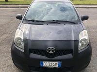 Second-hand Toyota Yaris 69 CP (50 kW) 2010 Gri Hatchback