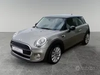 Usata Mini Cooper D Business 116 CV (85 kW) 2018 Grigio metallizzato chiaro Utilitaria
