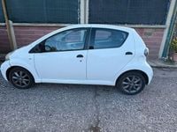Usata Toyota Aygo 68 CV (50 kW) 2011 Bianco Utilitaria