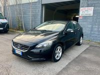 Usata Volvo V40 Kinetic 120 CV (88 kW) 2016 Nero Berlina