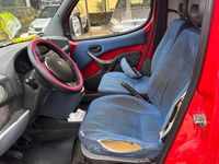 Begagnad Fiat Doblò 76 HK (55 kW) 2004 Röd Minibuss