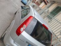 Usata Ford Fiesta 107 CV (78 kW) 2006 Grigio Utilitaria