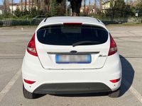 Usata Ford Fiesta 95 CV (69 kW) 2009 Bianco Utilitaria