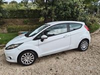 Usata Ford Fiesta Trend 70 CV (51 kW) 2009 Bianco Utilitaria