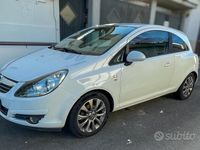 Usata Opel Corsa 65 CV (47 kW) 2010 Bianco Utilitaria